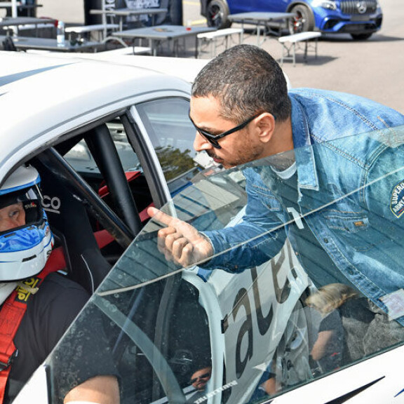 Arman sai Mika Salolta vinkkejä ennen omaa vuoroaan. Ex-F1-tähti korosti rentouden merkitystä. – Kun tähdätään hyvään aikaan, yliyrittäminen voi kostautua, hän sanoi. Arman sai Mika Salolta vinkkejä ennen omaa vuoroaan. Ex-F1-tähti korosti rentouden merkitystä. – Kun tähdätään hyvään aikaan, yliyrittäminen voi kostautua, hän sanoi.