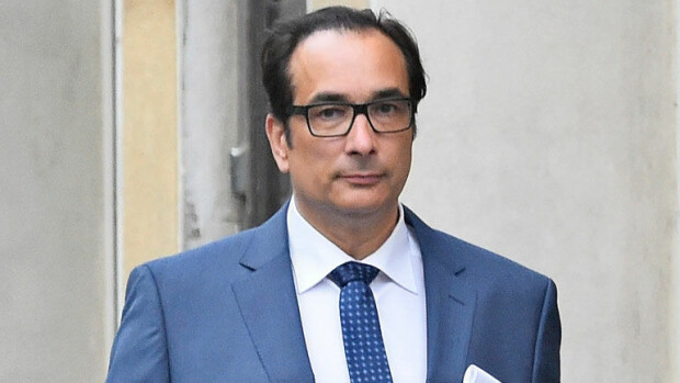 Julkkisjuristi Heikki Lampela jätti luksuskotinsa: tulot romahtivat - muutti vuokrayksiöön! Heikki Lampela muutti vuokralle.