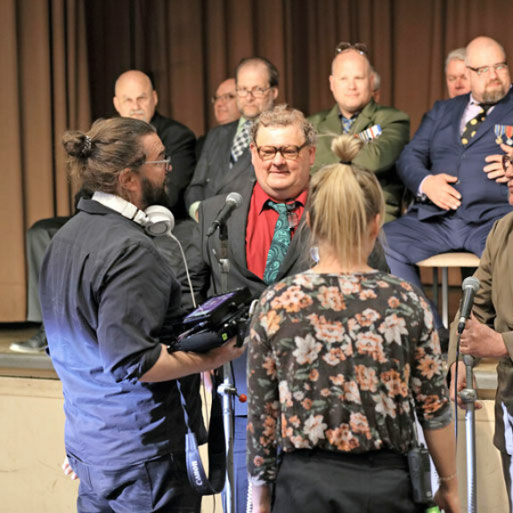 Sarjakuvapiirtäjä Pertti Jarla loi sarjakuvan, josta kuvataan nyt elokuva. Sarjakuvapiirtäjä Pertti Jarla loi sarjakuvan, josta kuvataan nyt elokuva.