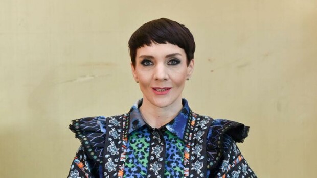 Maria Veitola julkaisi itkuisen valokuvan – kertoo hakeutuneensa takaisin terapiaan: 'Yölliset ahdistus-, pelko- ja paniikkikohtaukset tekivät sen viimeistään selväksi' maria veitola