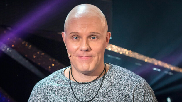 Aki Linnanahde teki mitä lupasi - pakaraan ilmestyy Kärpät-tatuointi! Aki Linnanahde