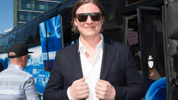 Jaajo 40 vuotta! Suosikkijuontaja suuntasi synttärikakulta välittömästi eeppiselle raviristeilylle – ”Tästä tulee todella kova reissu” Jaajo Linnonmaa