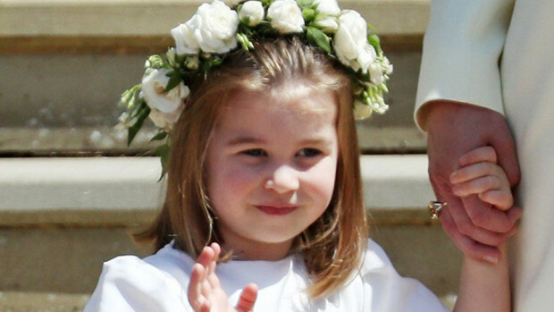 Prinsessa Charlotte oli ilmeikäs morsiusneito - prinssiveli George jäi siskonsa varjoon! Katso kuvat vauhdikkaasta pikkuneidistä! Prinsessa Charlotte