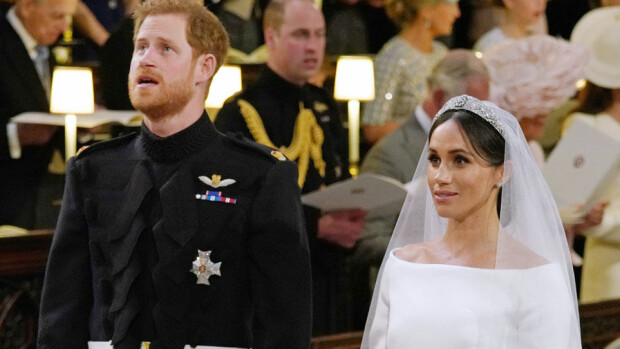 Tässä tuore Sussexin herttuapari Harry ja Meghan! Katso hääparin hellä suudelma! Prinssi Harry ja Meghan
