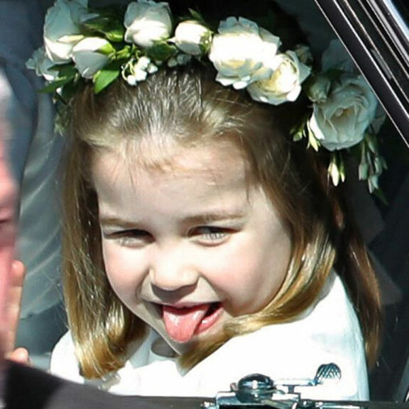 Prinsessa Charlotte oli ilmeikäs morsiusneito - prinssiveli George jäi siskonsa varjoon! Katso kuvat vauhdikkaasta pikkuneidistä! Prinsessa Charlotte