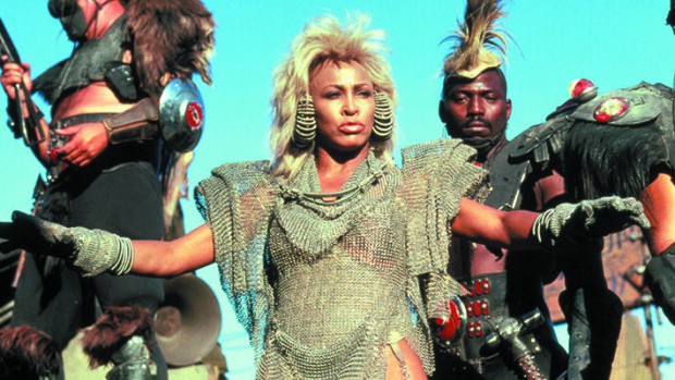 Tina Turner hurmasi myös valkokankailla – muistatko nämä laulajalegendan elokuvaroolit? Mad Max ukkosmyrsky