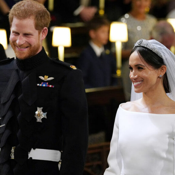 Harry ja Meghan lupasivat toisilleen ikuista rakkautta - kyyneleitä ja naurua alttarilla! Herttuapari Harry ja Meghan