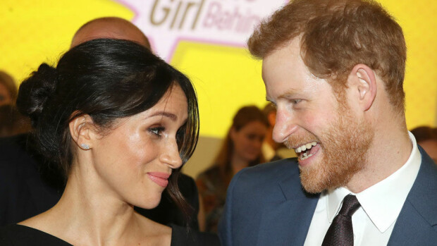 Vieraat saapuvat parhaillaan Harryn ja Meghanin häihin: tv-tähti Oprah Winfrey piilotteli lierihatun alla - David Beckham mielisteli faneja! Ison-Britannian prinssi Harry ja Meghan Markle