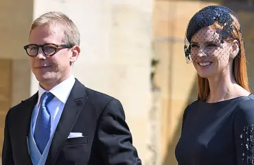 Suomalainen Santtu Seppälä saapui prinssi Harryn ja Meghan Marklen häihin – rinnalla amerikkalainen näyttelijä-vaimo ja Suits-sarjan tähdet! 