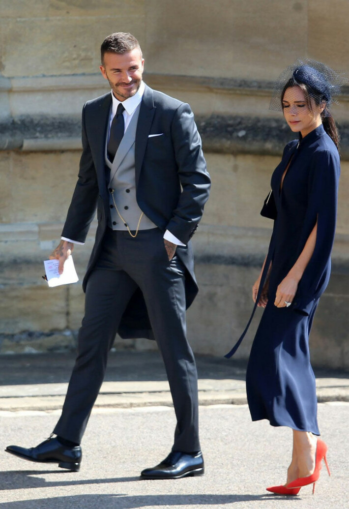 Vieraat saapuvat parhaillaan Harryn ja Meghanin häihin: tv-tähti Oprah Winfrey piilotteli lierihatun alla - David Beckham mielisteli faneja! David ja Victoria Beckham