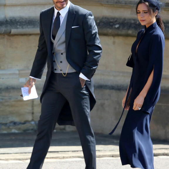 Vieraat saapuvat parhaillaan Harryn ja Meghanin häihin: tv-tähti Oprah Winfrey piilotteli lierihatun alla - David Beckham mielisteli faneja! David ja Victoria Beckham