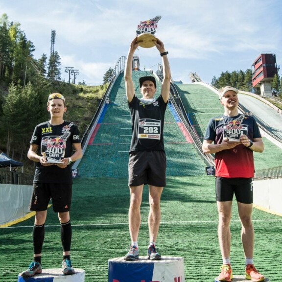 Iivo Niskanen ja Sami Jauhojärvi ottivat hurjan haasteen vastaan - valloittivat Lahden suurmäen juoksemalla! Kuvat! IIvo