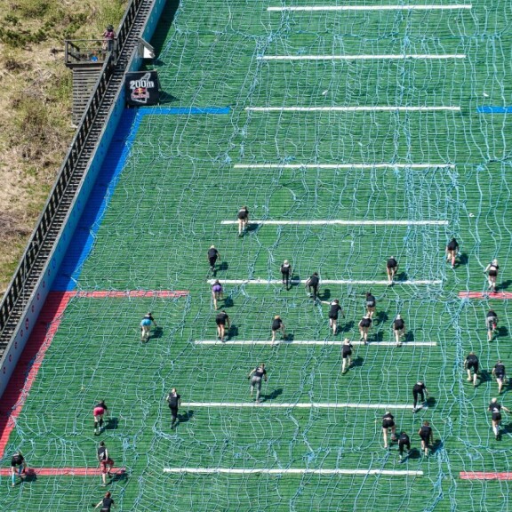 Iivo Niskanen ja Sami Jauhojärvi ottivat hurjan haasteen vastaan - valloittivat Lahden suurmäen juoksemalla! Kuvat! Sami