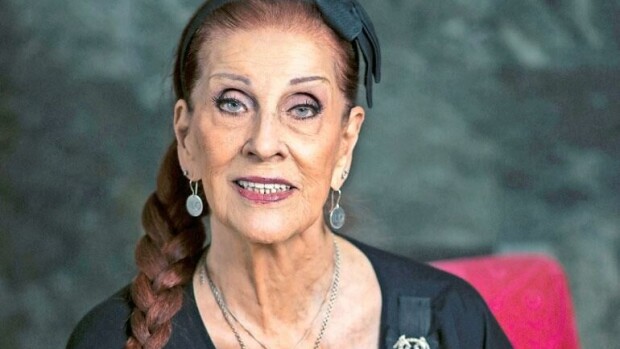 IS: Aira Samulin, 91, sai aivoverenvuodon: lapsenlapsi huomasi, ettei kaikki ollut hyvin - kiidätettiin ambulanssilla sairaalaan aira samulin