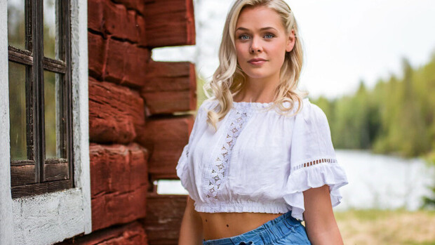Henna Peltosen superkuuma suojatti raivasi tiensä Miss Suomi -semifinalistiksi - poseeraa rohkeissa kuvissa! Karita Haapanen