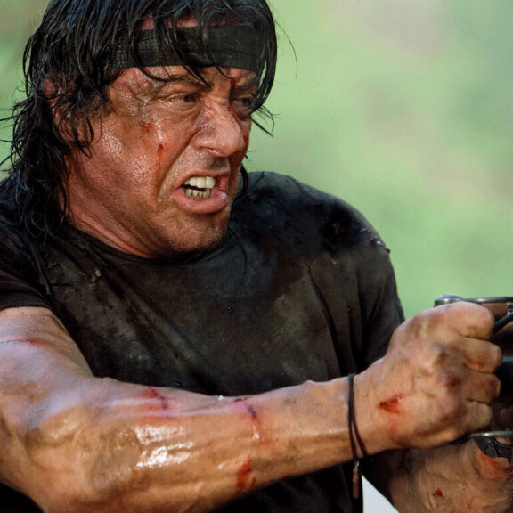 Tulta munille! Sylvester Stallonen tähdittämä ja ohjaama Rambo ilmestyi vuonna 2008. Amerikkalaismedian mukaan tätä on tulossa pian lisää. Tulta munille! Sylvester Stallonen tähdittämä ja ohjaama Rambo ilmestyi vuonna 2008. Amerikkalaismedian mukaan tätä on tulossa pian lisää.