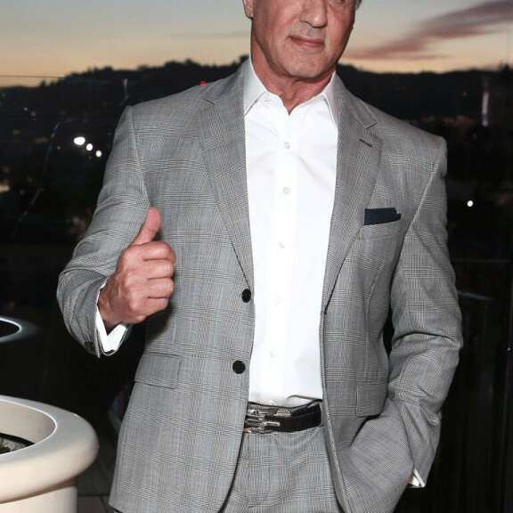 On se kova! Sylvester Stallone on vielä 71-vuotiaana kovemmassa kunnossa kuin monet parikymppiset jolpit. On se kova! Sylvester Stallone on vielä 71-vuotiaana kovemmassa kunnossa kuin monet parikymppiset jolpit.