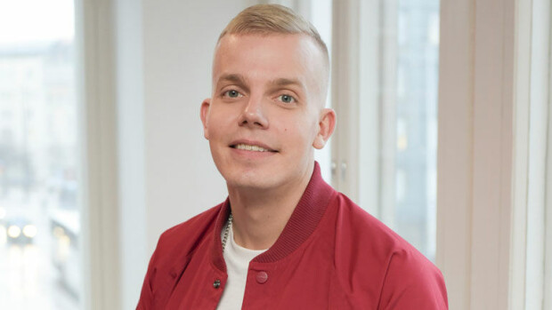 Tässä kohukämpässä Elastinen asuu perheensä kanssa: merenrantalukaalin sotkut ja rakennusvirheet ovat enää muisto vain – kuva! Uteliaat eivät häiritse Elastista.