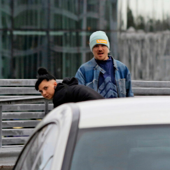 VilleGalle ja Veronica eivät jääneet toimettomiksi paparazzin huomattuaan… VilleGalle ja Veronica eivät jääneet toimettomiksi paparazzin huomattuaan…