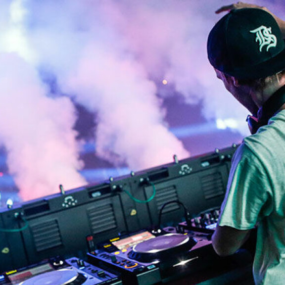 Perhe yritti pelastaa itsetuhoisen Aviciin - veli saapui paikalle vain muutama tunti liian myöhään! avicii