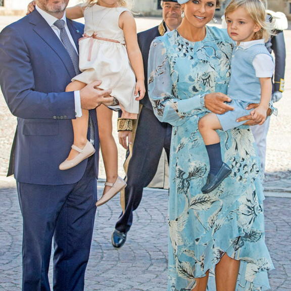 Chris O'Neill avautui pikkulapsiarjesta ja elämästään prinsessa Madeleinen puolisona: Uuvuttavaa ja stressaavaa! Chris O'Neill, prinsessa Madeleine, prinsessa Leonore ja prinssi Nicolas