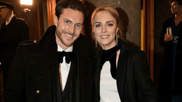 Kiira Korven ja Arthur-rakkaan megahäissä huippuesiintyjiä - ainakin nämä hittibiisit kuultiin! kiira korpi ja arthur