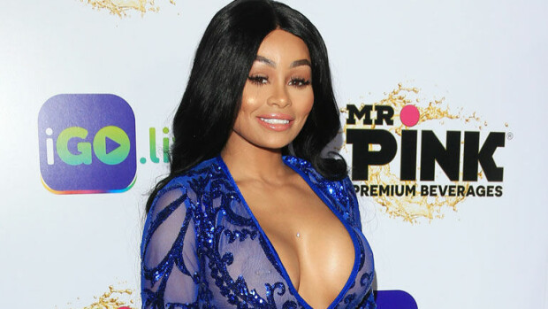 Jättipepusta tunnettu Blac Chyna ei malttanut pitää näppejään erossa huomattavasti nuoremmasta rakkaastaan – kuvat! Blac Chyna roikkui kiinni nuoressa rakkaassaan.