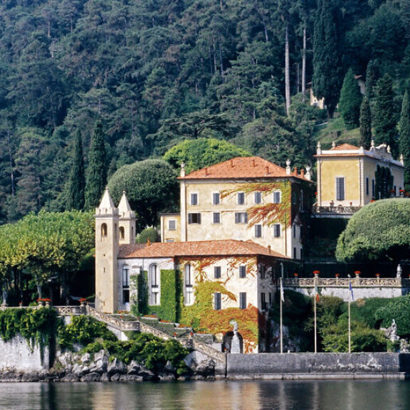 Maailmankuulu, elokuvistakin tuttu Villa del Balbianello sijaitsee Como-järven rannalla. Maailmankuulu, elokuvistakin tuttu Villa del Balbianello sijaitsee Como-järven rannalla.