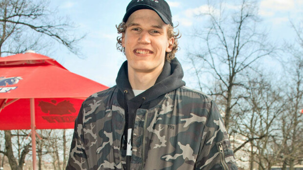 Huikea NBA-kausi teki Lauri Markkasesta superjulkkiksen Suomessa – fanit pyytävät nimmareita kotiovella: ”En pidä sitä taakkana!” NBA-tähti Lauri Markkanen ei saa faneilta rauhaa.