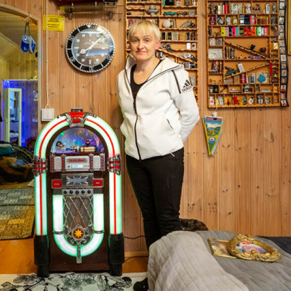 Miehensä surman jälkeen Satu on pitänyt itsensä kiireisenä. Hän remontoi asuntoaan, hoitaa yrityksensä asioita ja suunnittelee Raimon hautajaisia. Miehensä surman jälkeen Satu on pitänyt itsensä kiireisenä. Hän remontoi asuntoaan, hoitaa yrityksensä asioita ja suunnittelee Raimon hautajaisia.