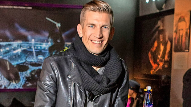 Ex-tennistähti Jarkko Nieminen asettui Helsinkiin Anu-vaimonsa kanssa: ”Nautin, että voin asua yhdessä paikassa!” Jarkko Nieminen viihtyy kotikentällä.