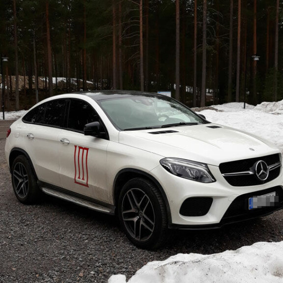 Lauri Markkanen kurvasi ökyautolla rakkaan harrastuksensa pariin – kuvat! Lauri auto