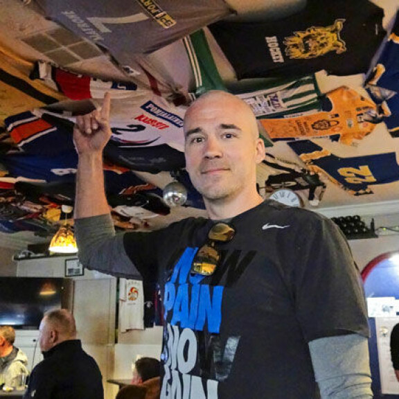 Fugessa sijaitsevan Uusi Refla -ravintolan sisustus on urheilumiehen mieleen. Fugessa sijaitsevan Uusi Refla -ravintolan sisustus on urheilumiehen mieleen.