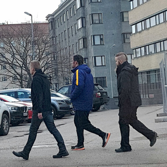 Mitä ihmettä?! Paparazzi bongasi useista rikoksista vangitun Ilja Janitskinin aamulla Helsingissä: ”Tepasteli rennosti kadulla” – kuva! Ilja Janitskin Helsingissä
