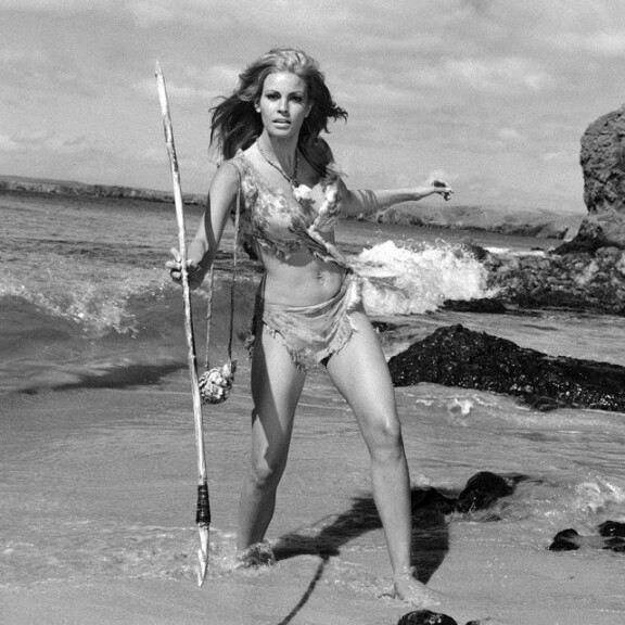 Huh huh, millainen seksipommi Raquel Welch oli takavuosina – muistatko tämän ikonisen bikinikuvan? Raquel Welch