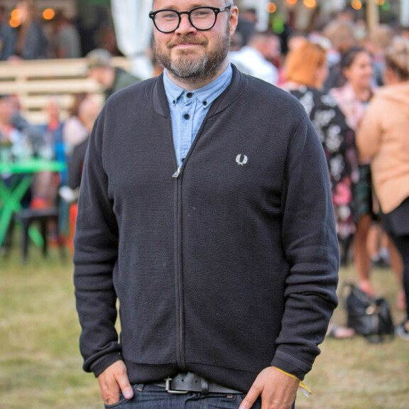 Tuomas Enbuske sai Facebookissa Pirkolta yhteydenoton. Tuomaksen vastaus ei ollut Pirkon toivoma. – Hän jatkoi huonoa käytöstään, Pirkko toteaa. Tuomas Enbuske sai Facebookissa Pirkolta yhteydenoton. Tuomaksen vastaus ei ollut Pirkon toivoma. – Hän jatkoi huonoa käytöstään, Pirkko toteaa.