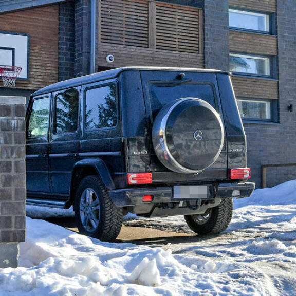 Miklun öky-Mersu on myös melkoinen päästöhirmu. Siksi menopelin autovero on 1 161 euroa vuodessa. Miklun öky-Mersu on myös melkoinen päästöhirmu. Siksi menopelin autovero on 1 161 euroa vuodessa.