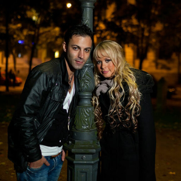 Asoa ja Saria yhdisti Big Brother -tosi-tv-sarjan voitto. Asoa ja Saria yhdisti Big Brother -tosi-tv-sarjan voitto.