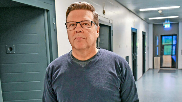 Näin tienaavat ja asuvat Keisari Aarnio -sarjan tähdet: Kari Hietalahdella mahtitulot ja komea lukaali – katso kuvat! Jari Aarnio elää Vantaan vankilassa.