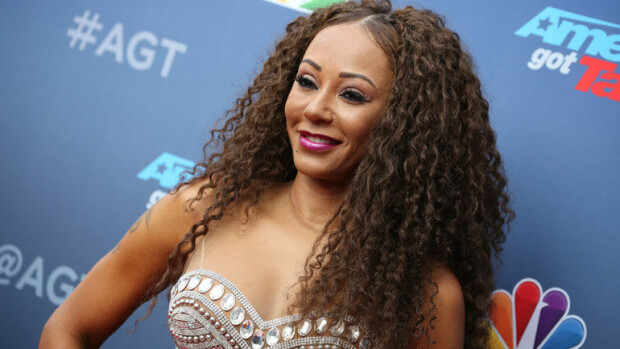 Oho! Spice Girls -tähti Mel B, 42, esitteli pakaroitaan ja huimaa kroppaansa superniukoissa bikineissä – kuvat! Mel B näyttäytyi bikineissä.