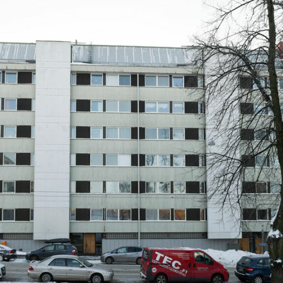 Näin tienaavat ja asuvat Keisari Aarnio -sarjan tähdet: Kari Hietalahdella mahtitulot ja komea lukaali – katso kuvat! Kari Hietalahden talo.