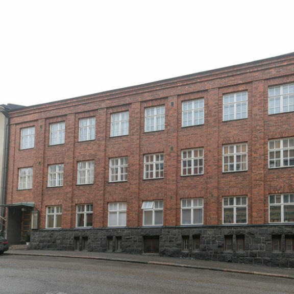 Näin tienaavat ja asuvat Keisari Aarnio -sarjan tähdet: Kari Hietalahdella mahtitulot ja komea lukaali – katso kuvat! Jukka-Pekka Siilin koti.