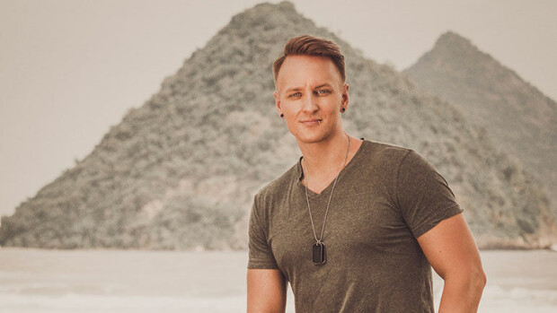 Video paljastaa: Temptation Island -Elias etsi julkisuutta jo aikaisemminkin - oli mukana Subin tv-sarjassa: ”Makuuhuoneesta löytyy anaalitappi” - katso! elias