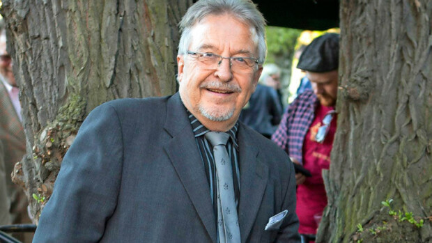 Reijo Salminen on yhä iso tähti: kävi ostoksilla aurinkolaseissa – kuva! Reijo Salminen on iso tähti Lahdessa.