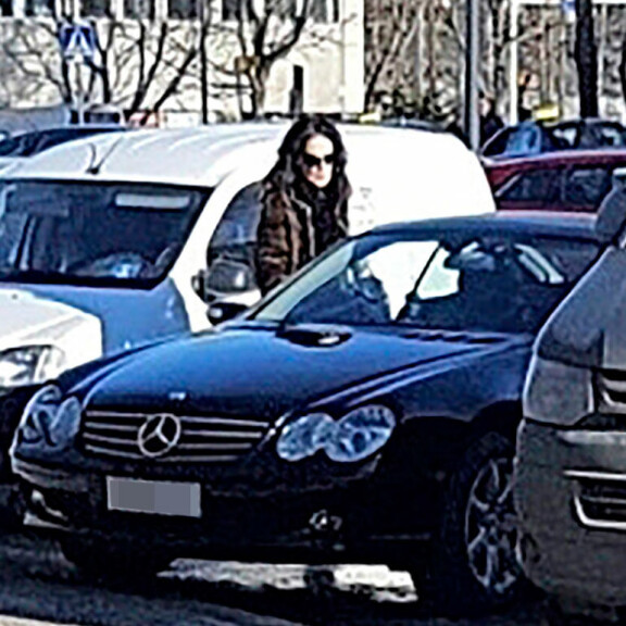 Tällaisella autolla ajaa Kaarina Kivilahti – kuva! Kaarina Kivilahden auto.