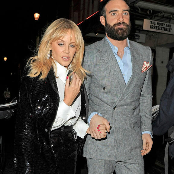 Kihlattu jäi kiinni petipuuhista toisen naisen kanssa - Kylie Minogue sai hermoromahduksen: ”Olen rakentanut itseni uudelleen!” Kylie Minogue ja Joshua Sasse