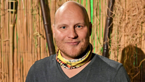 Kalle Palanderilla salasuhde 19-vuotiaaseen blondiin – romanssi roihahti työpaikalla! Kalle Palanderilla on suhde nuoreen blondiin.