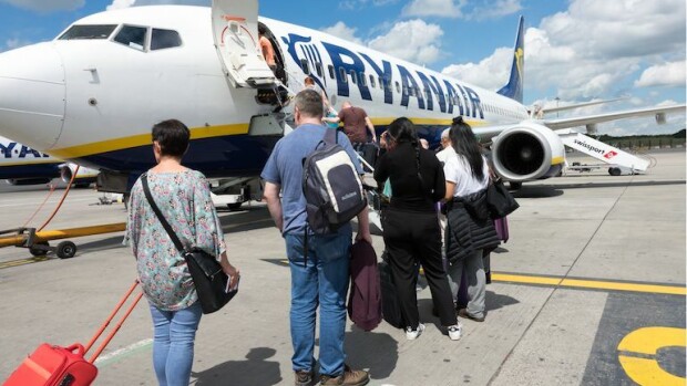 Ryanair on tasa-arvon kannalta huonoin lentoyhtiö! Ryanair syrjii naisia.