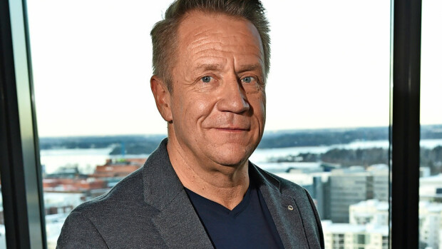 Olli Lindholmin yllättävä vuodatus: Haloo Helsingin järkälemäisen hitin piti olla ensin Yö-yhtyeen kappale - 'Olen lyönyt päätäni seinään!' Olli Lindholm