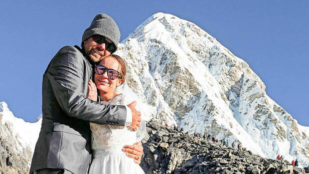 Ohhoh, suomalainen Heidi ja Tom menivät naimisiin Mount Everestillä: idea syntyi hassusta vitsistä – katso ainutlaatuisen upeat hääkuvat! Heidi ja Tom menivät naimisiin vuoristossa.